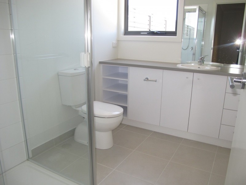 9/8 The Crossing, Caroline Springs VIC 3023