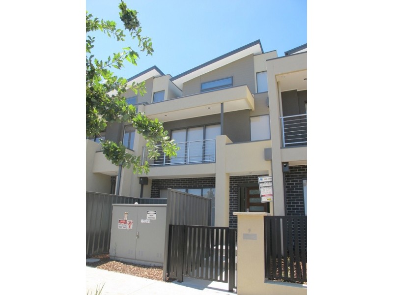 9/8 The Crossing, Caroline Springs VIC 3023