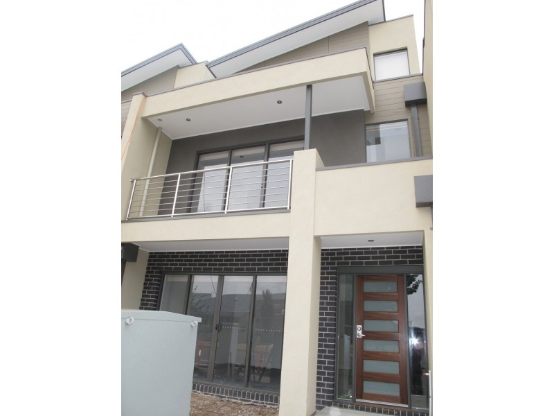 9/8 The Crossing, Caroline Springs VIC 3023