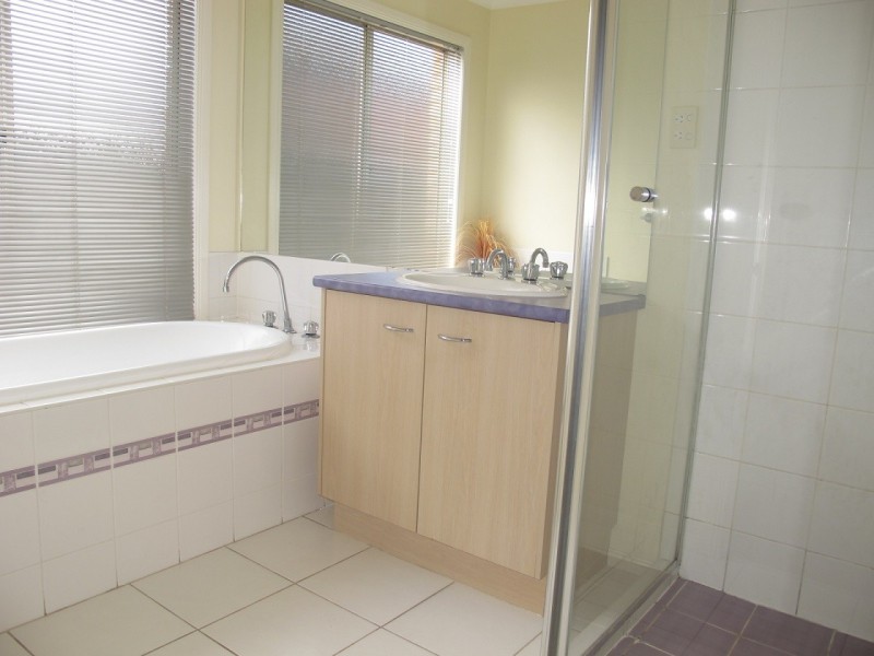 16 Counihan Avenue, Caroline Springs VIC 3023