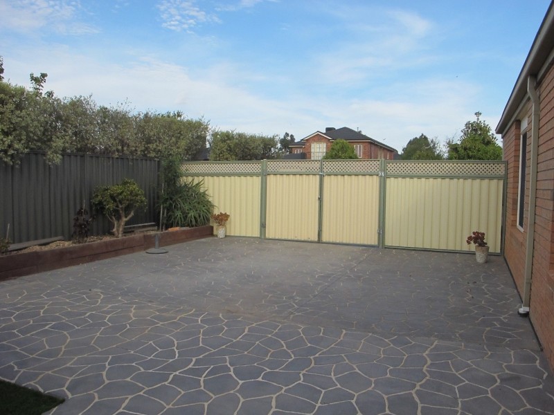 16 Counihan Avenue, Caroline Springs VIC 3023