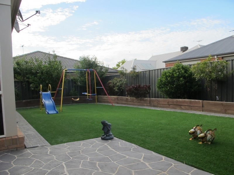 16 Counihan Avenue, Caroline Springs VIC 3023