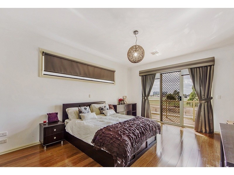 16 Brunton Avenue, Caroline Springs VIC 3023