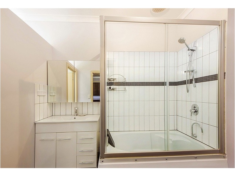 16 Brunton Avenue, Caroline Springs VIC 3023