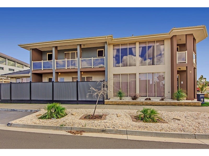 16 Brunton Avenue, Caroline Springs VIC 3023