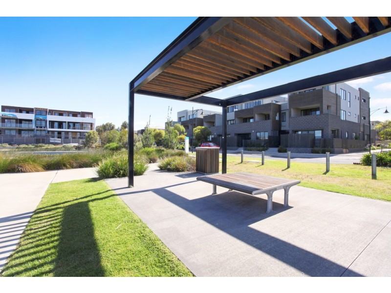 5/11 Monckton Place, Caroline Springs VIC 3023
