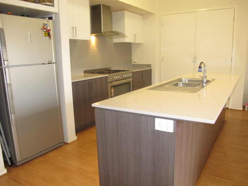 7 Stradbroke Gardens, Caroline Springs VIC 3023