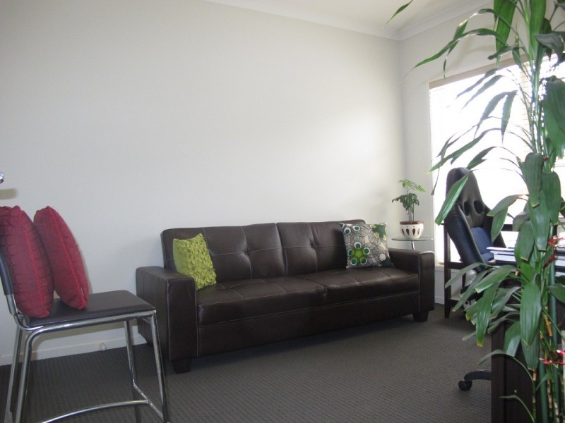 7 Stradbroke Gardens, Caroline Springs VIC 3023