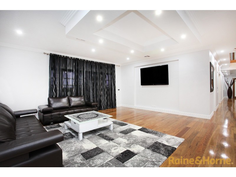 6 Nantha Way, Brookfield VIC 3338