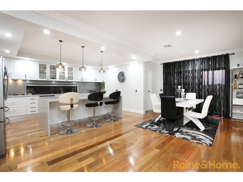6 Nantha Way, Brookfield VIC 3338