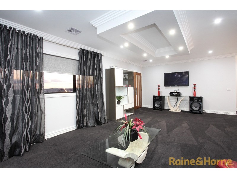 6 Nantha Way, Brookfield VIC 3338