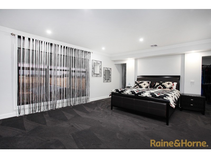 6 Nantha Way, Brookfield VIC 3338