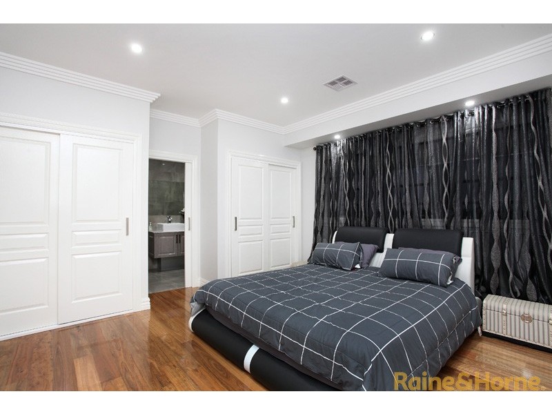 6 Nantha Way, Brookfield VIC 3338