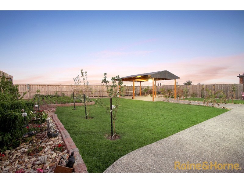 6 Nantha Way, Brookfield VIC 3338