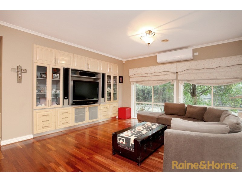 24 Castlewellan Blvd, Hillside VIC 3037