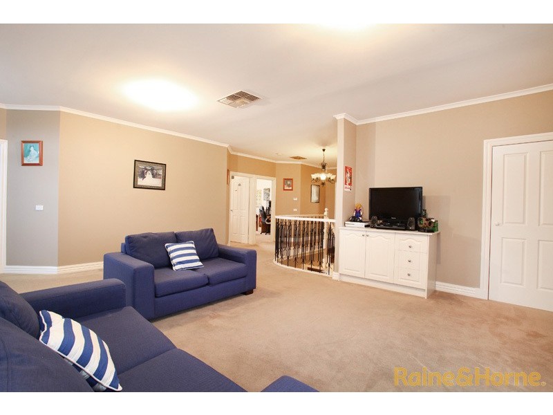 24 Castlewellan Blvd, Hillside VIC 3037