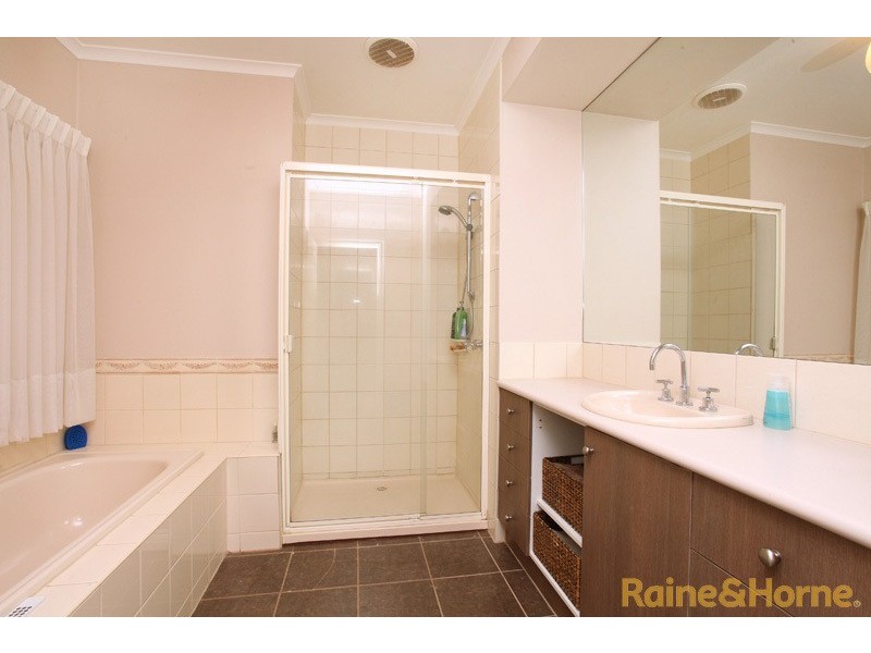 24 Castlewellan Blvd, Hillside VIC 3037