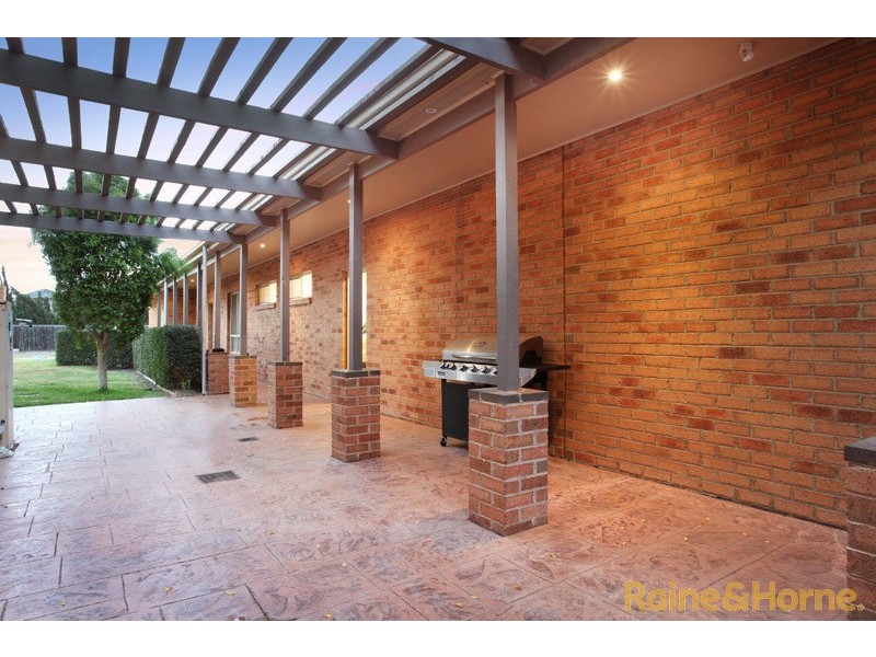 24 Castlewellan Blvd, Hillside VIC 3037