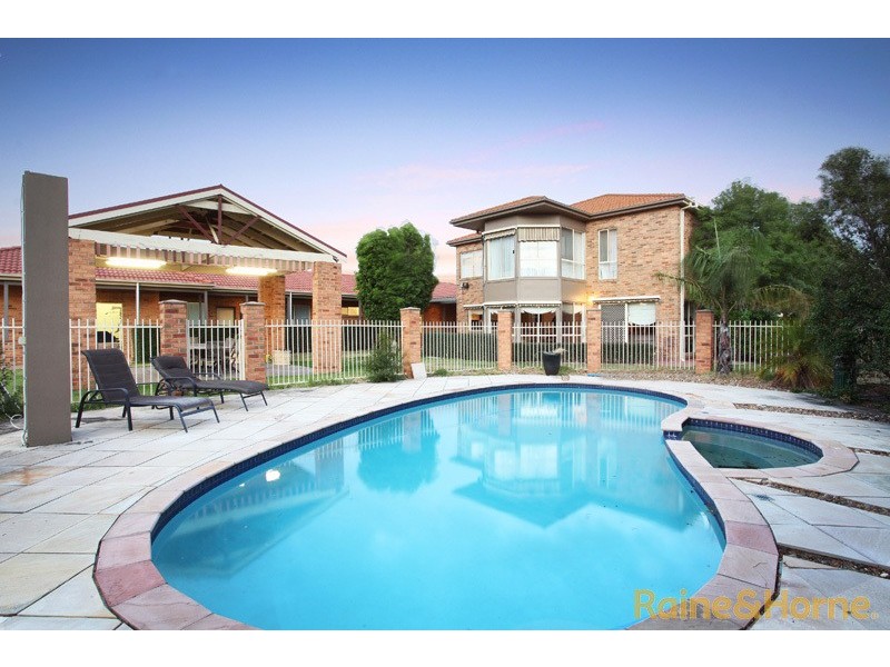 24 Castlewellan Blvd, Hillside VIC 3037