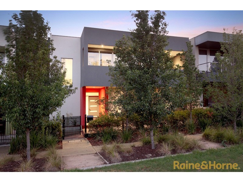 9 Coppin Lane, Caroline Springs VIC 3023