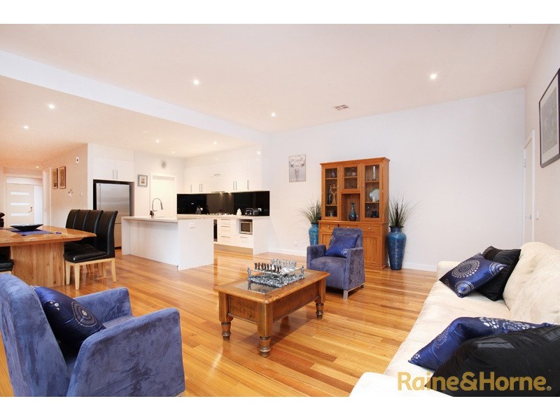 9 Coppin Lane, Caroline Springs VIC 3023