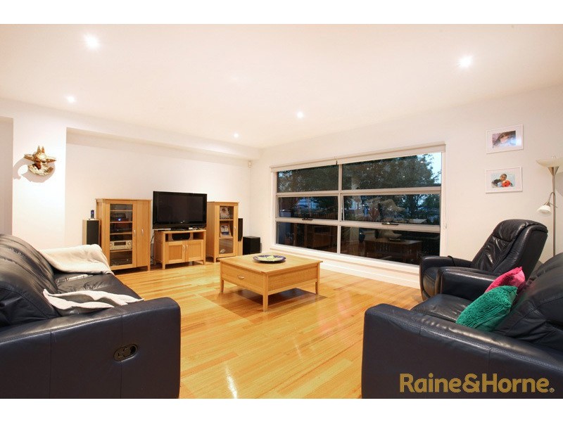 9 Coppin Lane, Caroline Springs VIC 3023