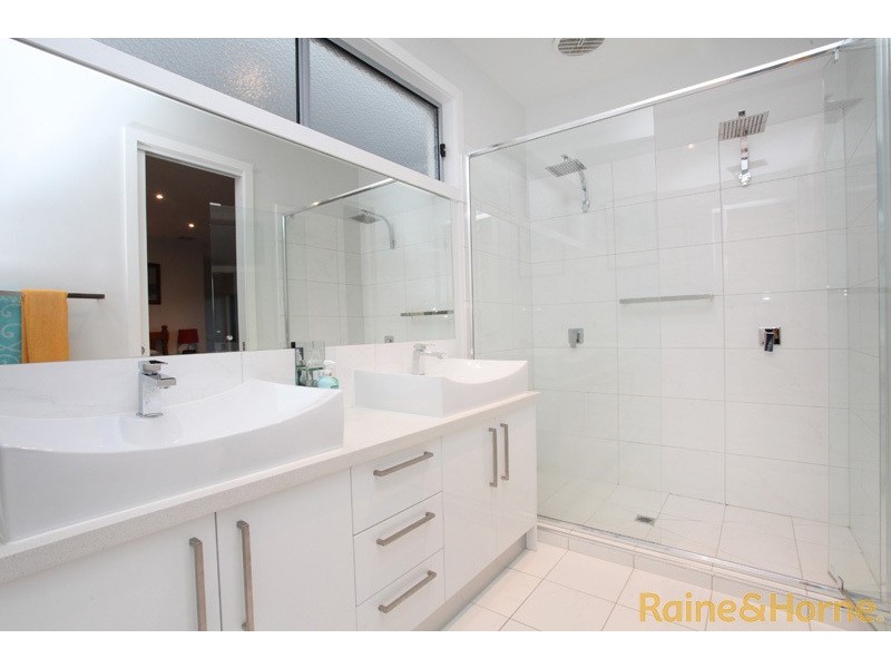 9 Coppin Lane, Caroline Springs VIC 3023