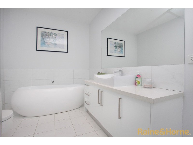 9 Coppin Lane, Caroline Springs VIC 3023