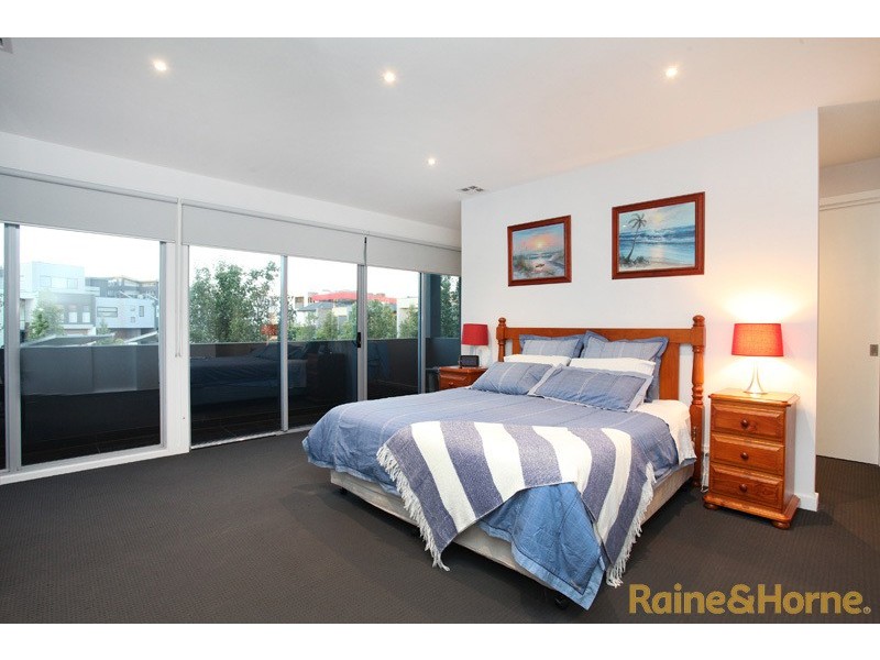 9 Coppin Lane, Caroline Springs VIC 3023