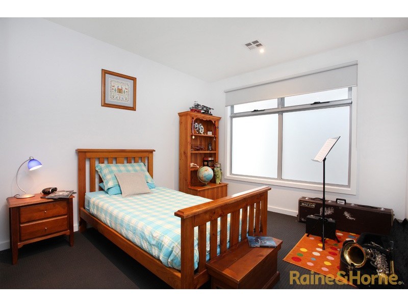 9 Coppin Lane, Caroline Springs VIC 3023