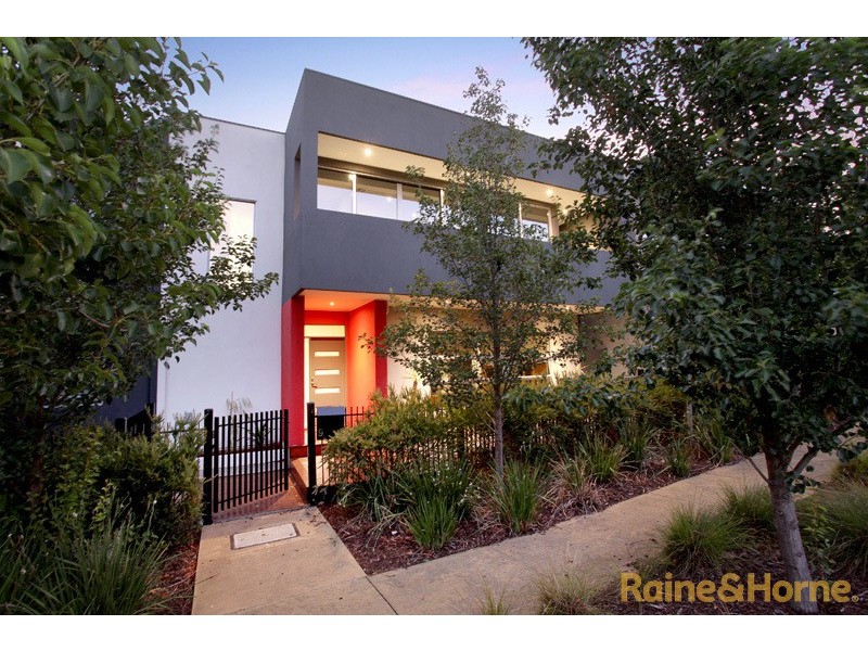 9 Coppin Lane, Caroline Springs VIC 3023