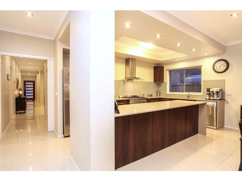 6 Wartook Glade, Caroline Springs VIC 3023