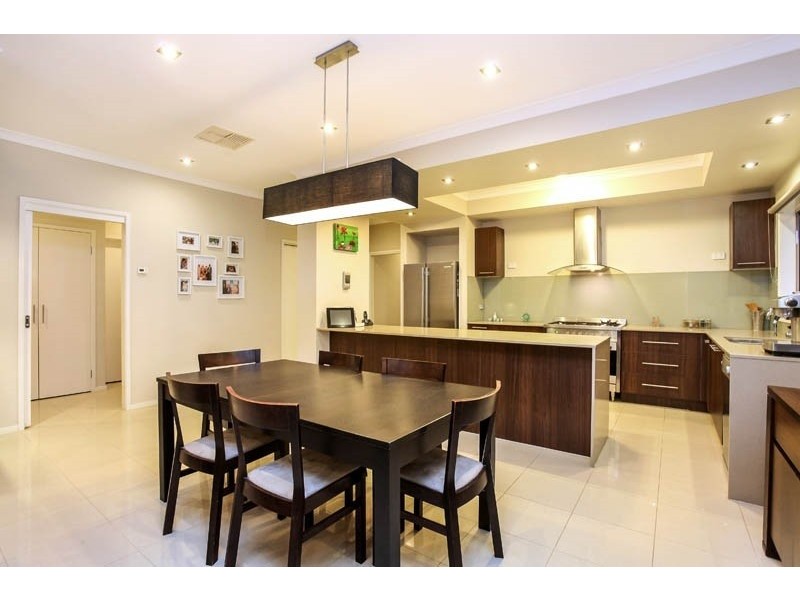 6 Wartook Glade, Caroline Springs VIC 3023