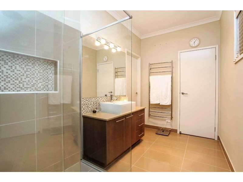 6 Wartook Glade, Caroline Springs VIC 3023