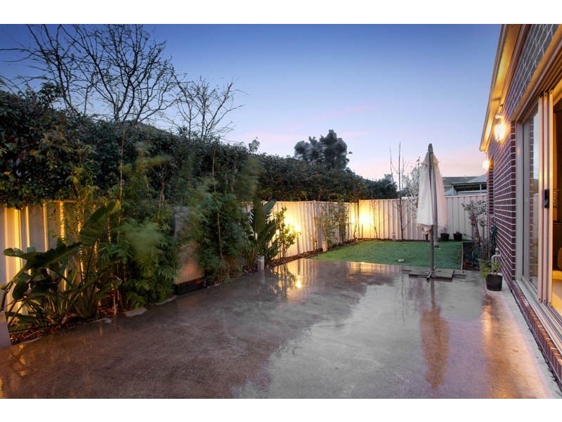 6 Wartook Glade, Caroline Springs VIC 3023