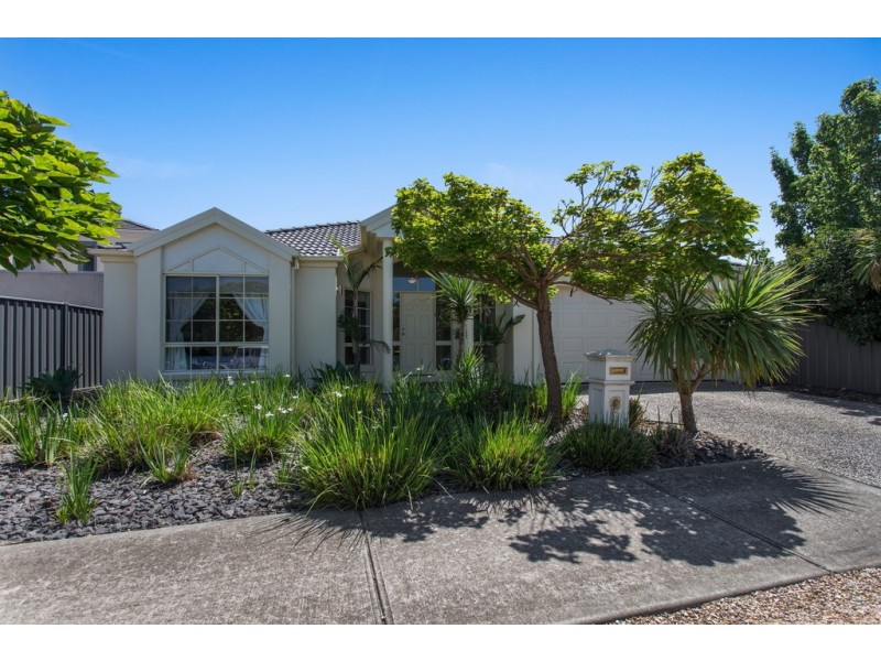5 Cassan Way, Caroline Springs VIC 3023