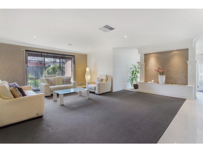 5 Cassan Way, Caroline Springs VIC 3023
