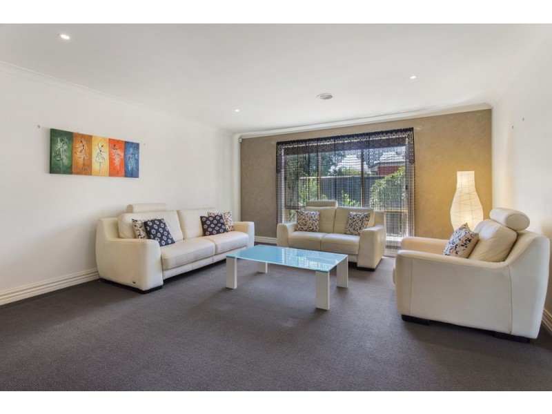 5 Cassan Way, Caroline Springs VIC 3023