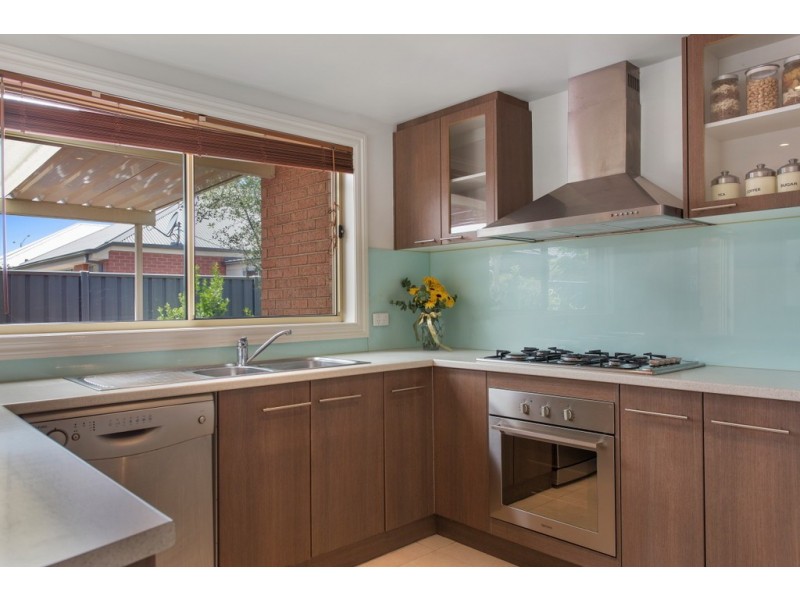 5 Cassan Way, Caroline Springs VIC 3023