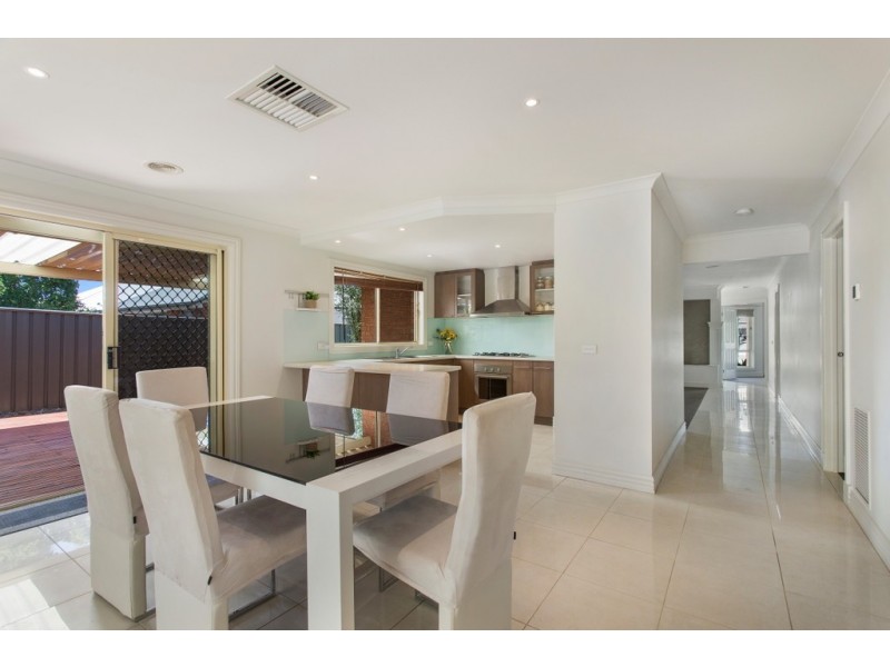 5 Cassan Way, Caroline Springs VIC 3023