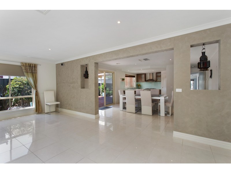 5 Cassan Way, Caroline Springs VIC 3023