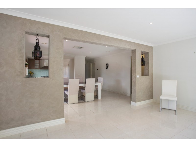 5 Cassan Way, Caroline Springs VIC 3023