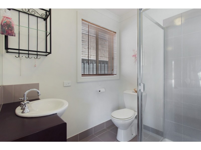 5 Cassan Way, Caroline Springs VIC 3023