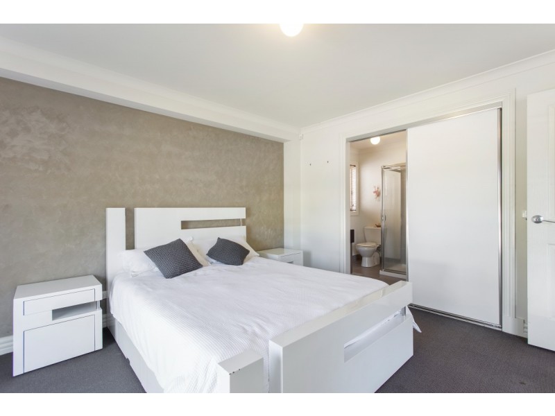 5 Cassan Way, Caroline Springs VIC 3023