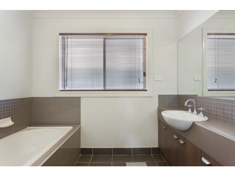 5 Cassan Way, Caroline Springs VIC 3023