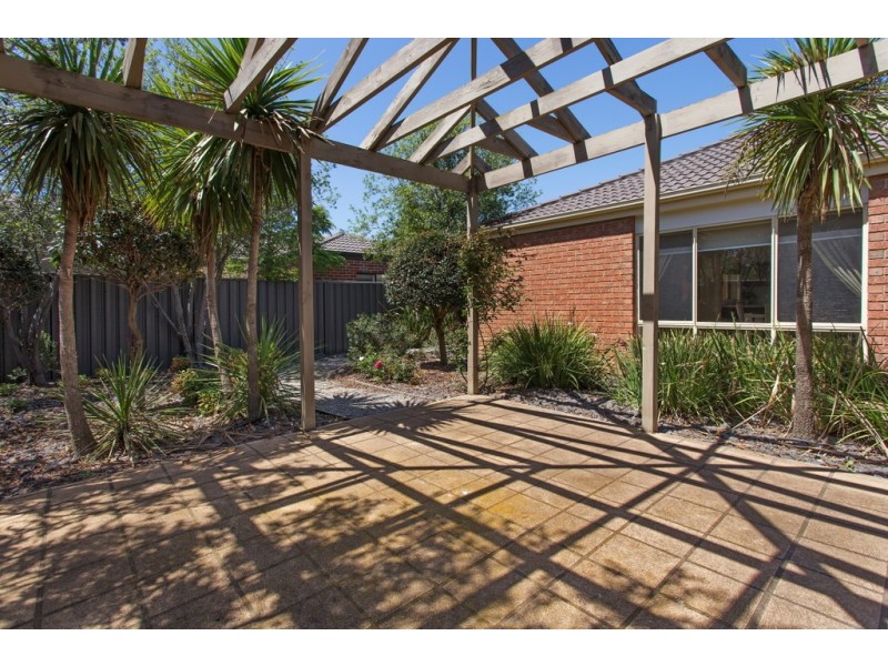 5 Cassan Way, Caroline Springs VIC 3023