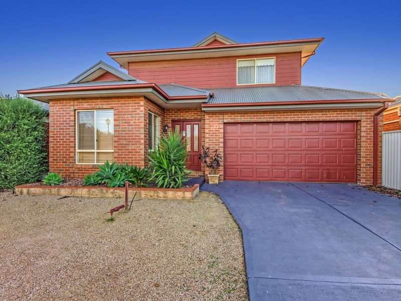 11 Ranmore Grove, Caroline Springs VIC 3023