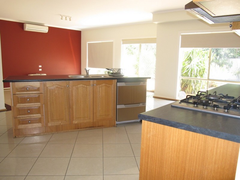 11 Ranmore Grove, Caroline Springs VIC 3023