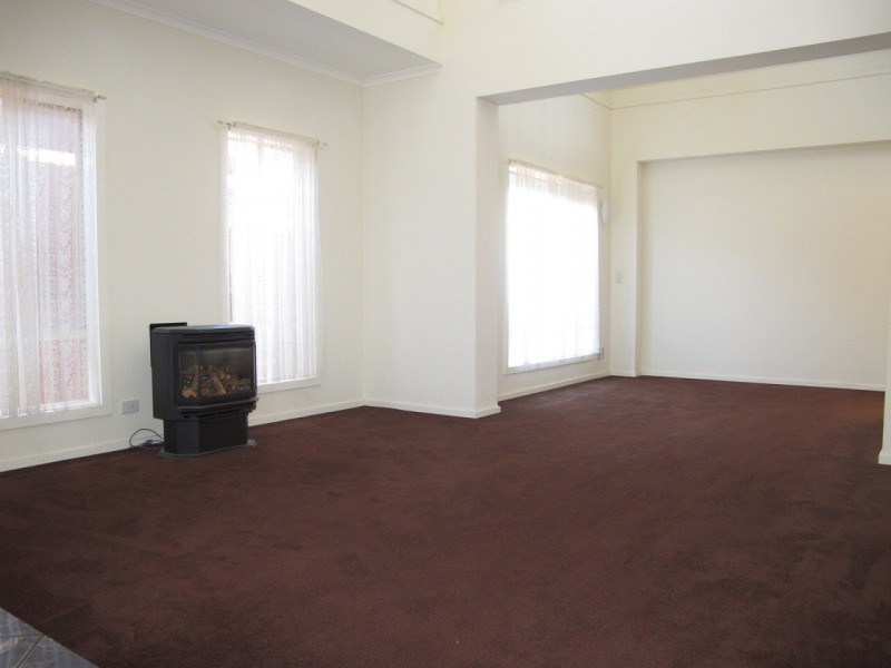 11 Ranmore Grove, Caroline Springs VIC 3023