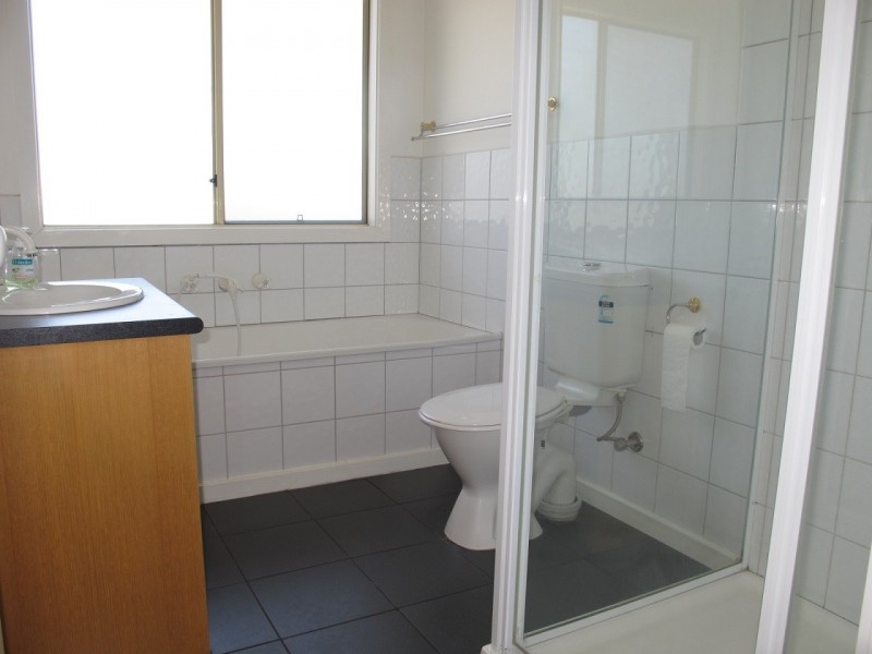 11 Ranmore Grove, Caroline Springs VIC 3023